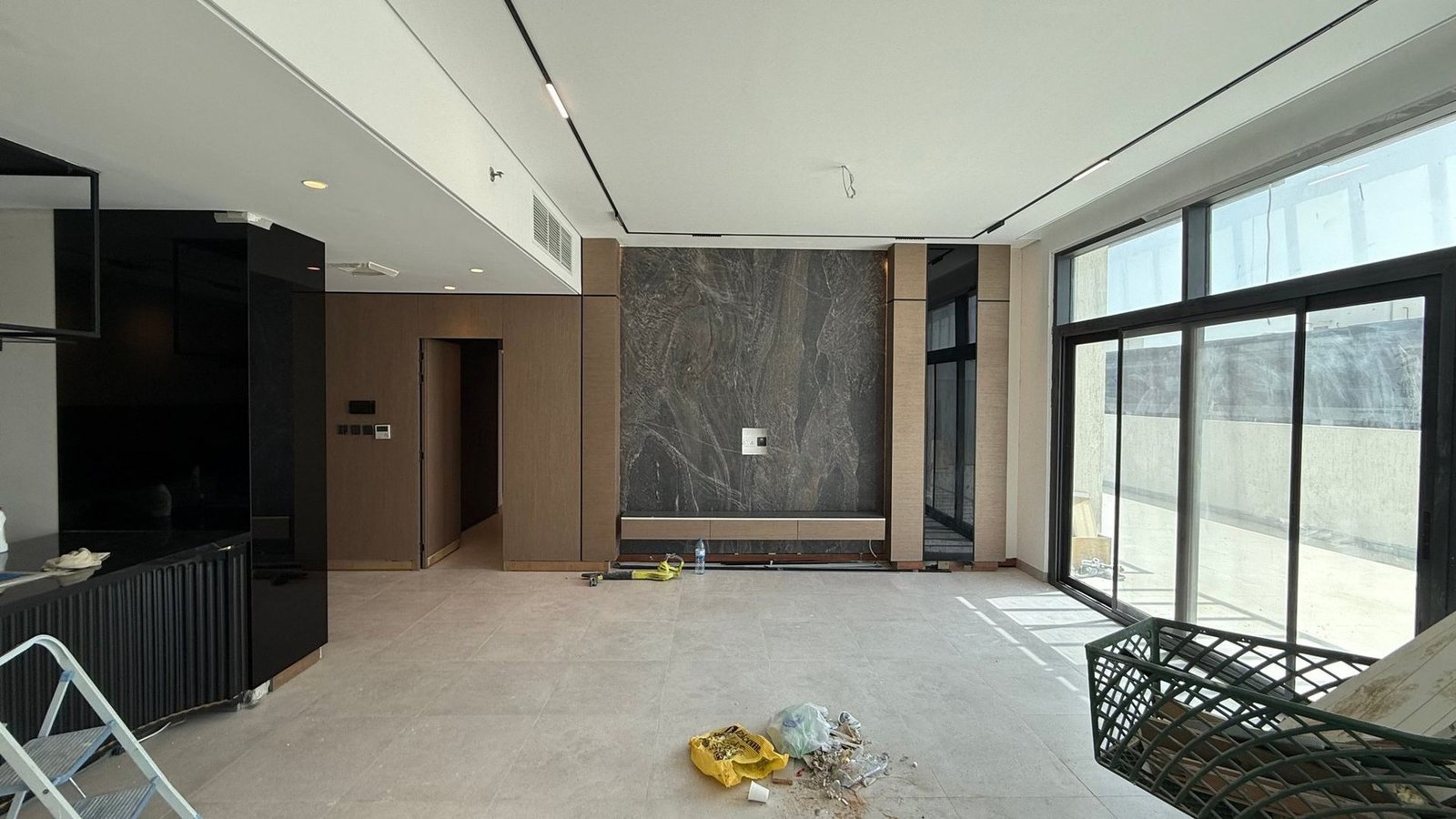 SM TOWER — APARTMENT RENOVATION